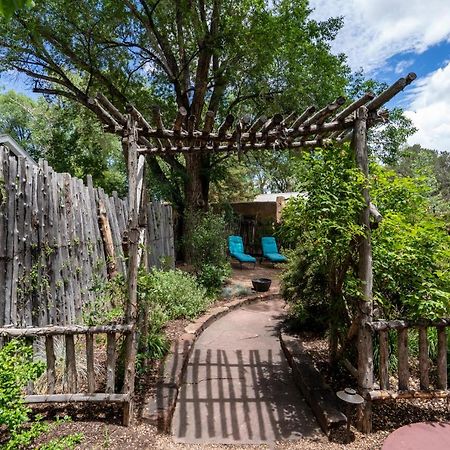 Historic Garden Retreat, 4 Bedrooms, Sleeps 8, Walk to Plaza, Fireplaces Santa Fe Exterior foto