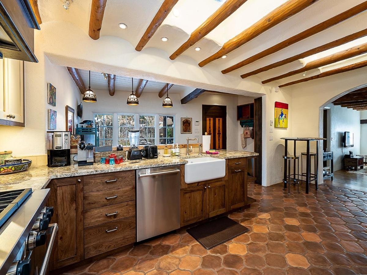 Historic Garden Retreat, 4 Bedrooms, Sleeps 8, Walk to Plaza, Fireplaces Santa Fe Exterior foto