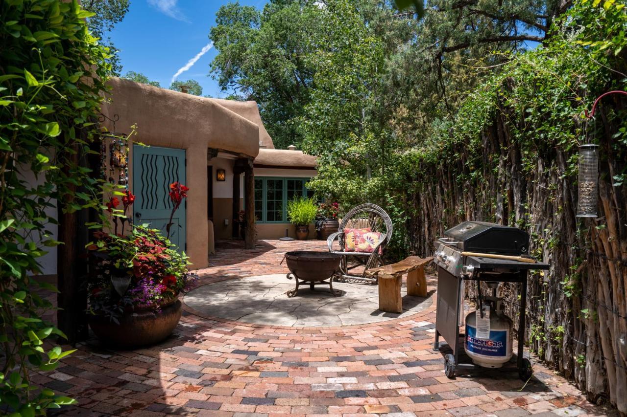 Historic Garden Retreat, 4 Bedrooms, Sleeps 8, Walk to Plaza, Fireplaces Santa Fe Exterior foto