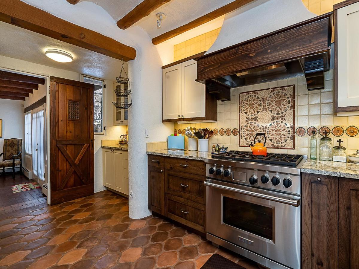 Historic Garden Retreat, 4 Bedrooms, Sleeps 8, Walk to Plaza, Fireplaces Santa Fe Exterior foto