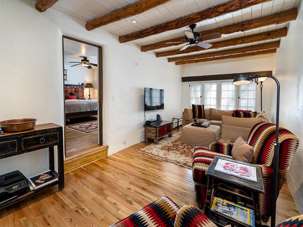 Historic Garden Retreat, 4 Bedrooms, Sleeps 8, Walk to Plaza, Fireplaces Santa Fe Exterior foto