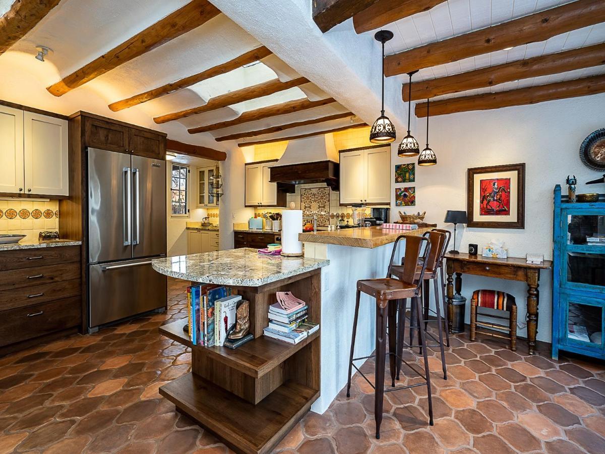 Historic Garden Retreat, 4 Bedrooms, Sleeps 8, Walk to Plaza, Fireplaces Santa Fe Exterior foto