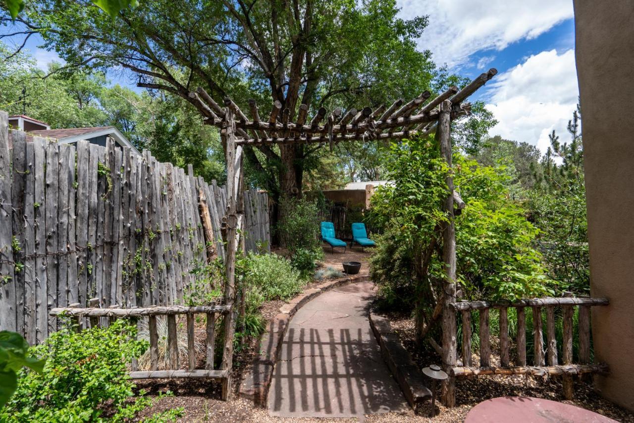 Historic Garden Retreat, 4 Bedrooms, Sleeps 8, Walk to Plaza, Fireplaces Santa Fe Exterior foto