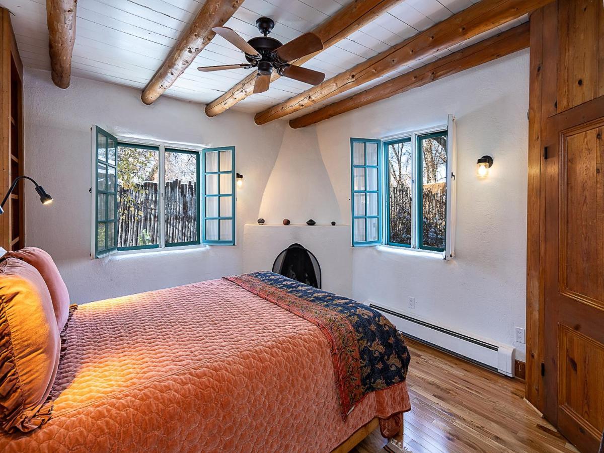 Historic Garden Retreat, 4 Bedrooms, Sleeps 8, Walk to Plaza, Fireplaces Santa Fe Exterior foto