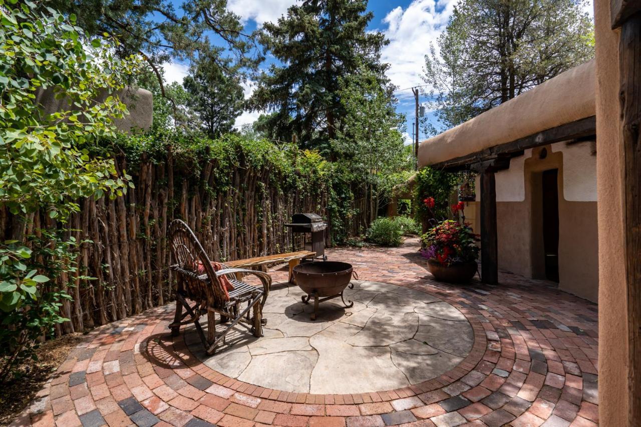 Historic Garden Retreat, 4 Bedrooms, Sleeps 8, Walk to Plaza, Fireplaces Santa Fe Exterior foto